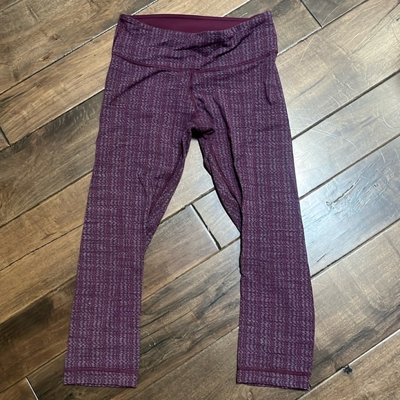 Lululemon 3/4 capri - Picture 1 of 2